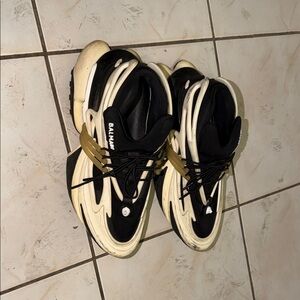 Balmain Men's Sleek Black Sneakers